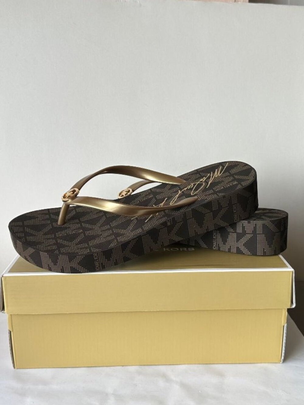 NEW MICHAEL KORS Bedford MK Signature Brown Gold Wedges Flip Flops US Size 9 &11